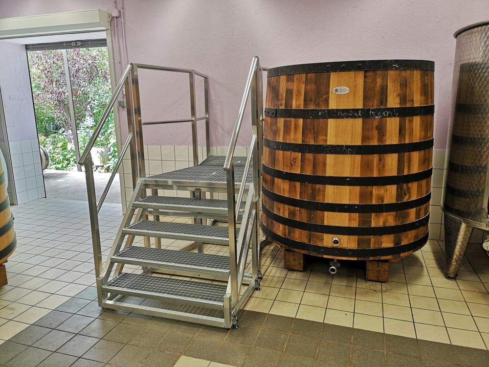 Escalier technique en aluminium pour accéder à une cuve